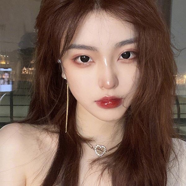 说唱歌手蒋文涵在舞台表演期间抽烟，已被卫健部门处罚